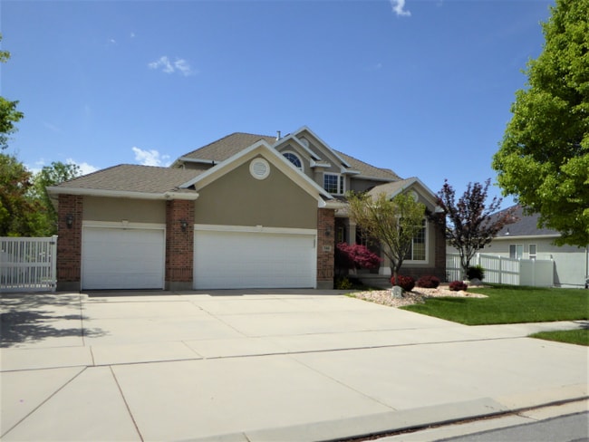 Photo - 388 Draper Downs Dr House