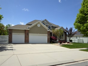 Building Photo - 388 Draper Downs Dr