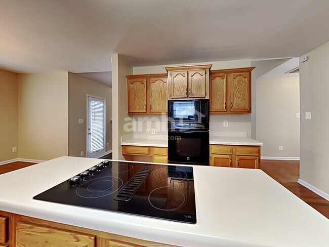 Building Photo - 601 Shiretown Ln
