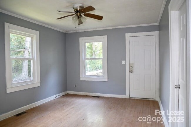 Building Photo - 615 Marion St