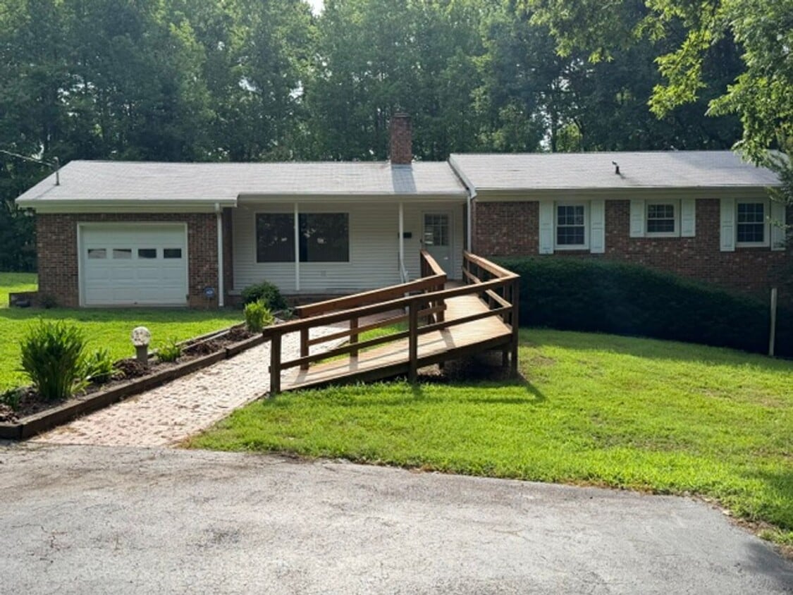 Landmark Living on The Avenue – 2 Private Acres on the Outskirts of Apex! - Landmark Living on The Avenue – 2 Private Acres on the Outskirts of Apex!