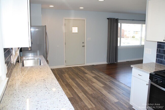 Foto del edificio - 275 Highland Dr