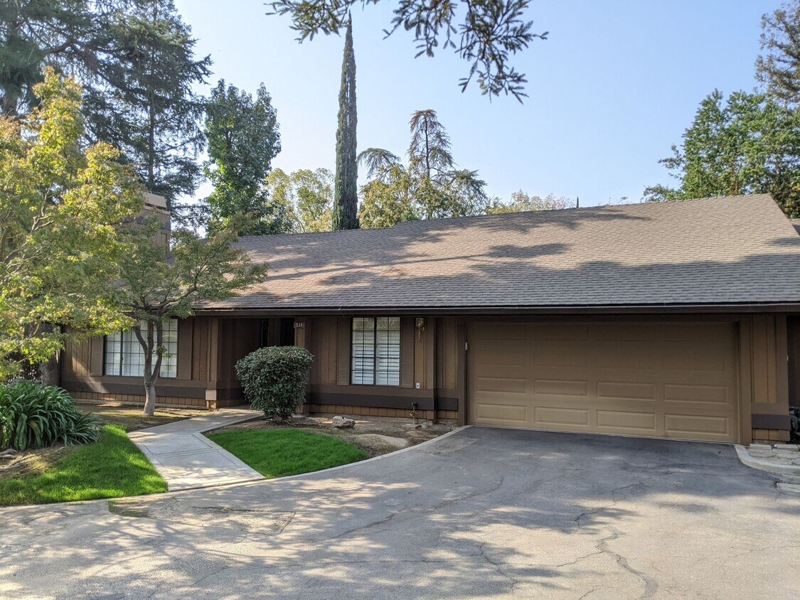 Foto principal - Spacious Bullard Area condo, recently upda...