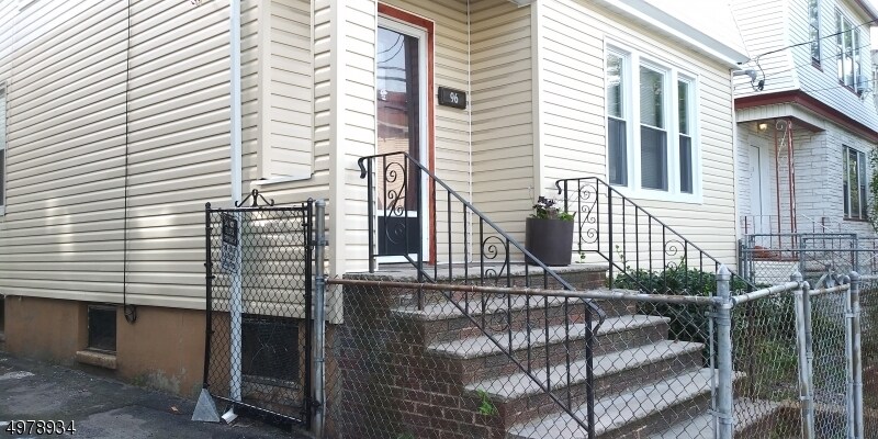 Primary Photo - 96 Grand Ave