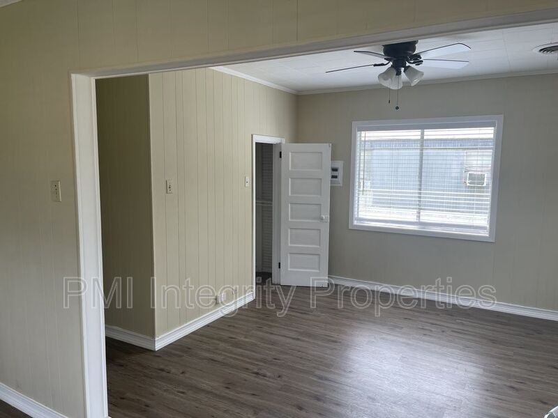 Foto del edificio - 1055 N Airline Ave