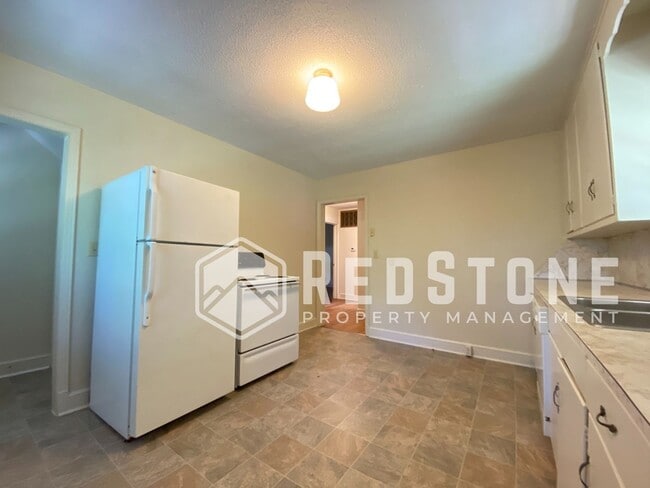 Building Photo - 2 Bedroom, 1 Bath - House