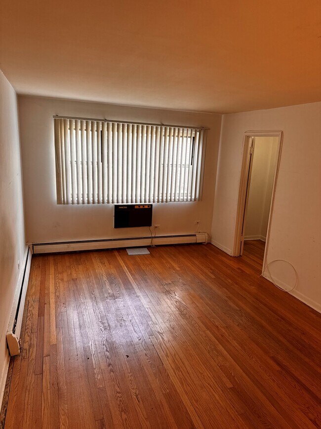 Building Photo - 420 W Aldine Ave