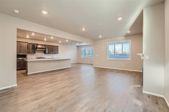 Building Photo - Stunning design and spacious floor plan nestled in the amazing Tahoma Ridge neighborhood.