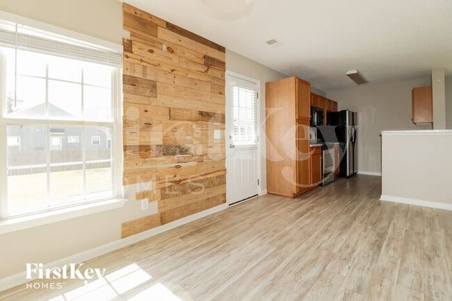 Building Photo - 110 Larkspur Dr
