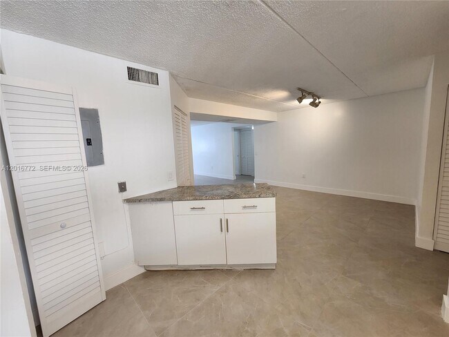 Foto del edificio - 6065 NW 186th St