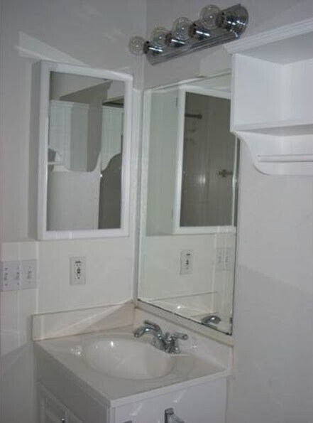 Foto del edificio - 106 Franklin Blvd