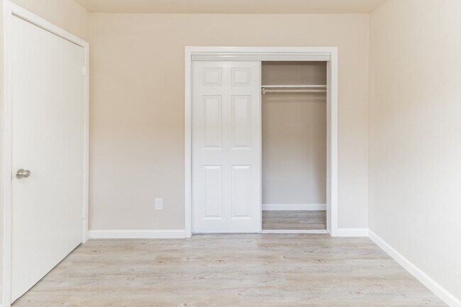 Foto del edificio - 6815 Beachwood St