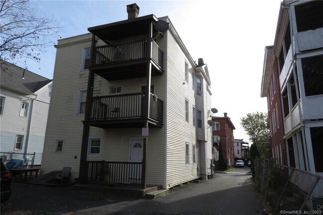 Building Photo - 104 Mather St