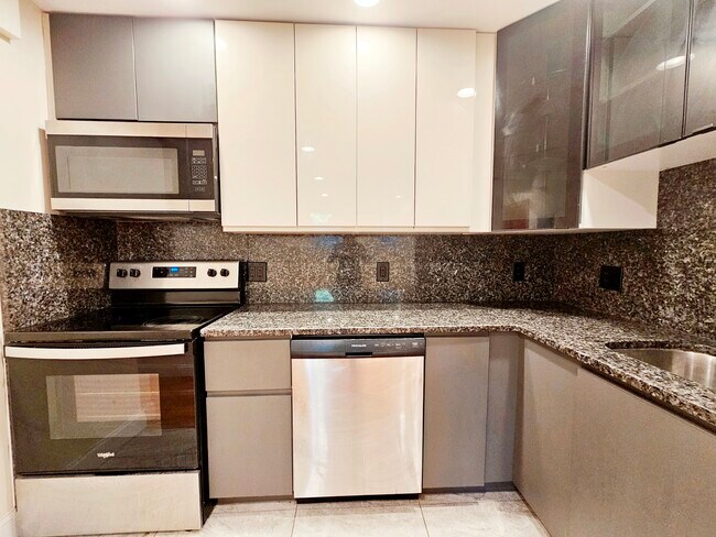 Foto del edificio - 1803 Beacon St