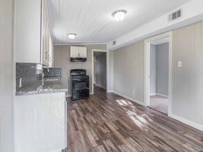 Building Photo - 152 Walnut Dr