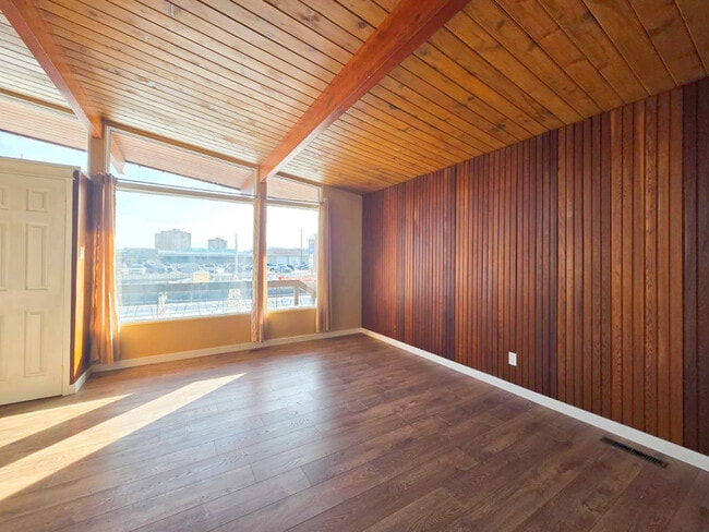 Photo du bâtiment - 8820 Meadowlark Rd NW
