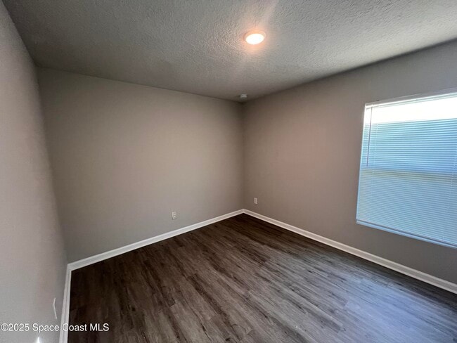 Foto del edificio - 537 Cooper Ct
