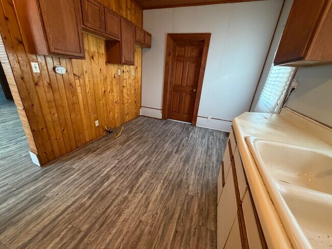 Foto del edificio - 714 Commercial-