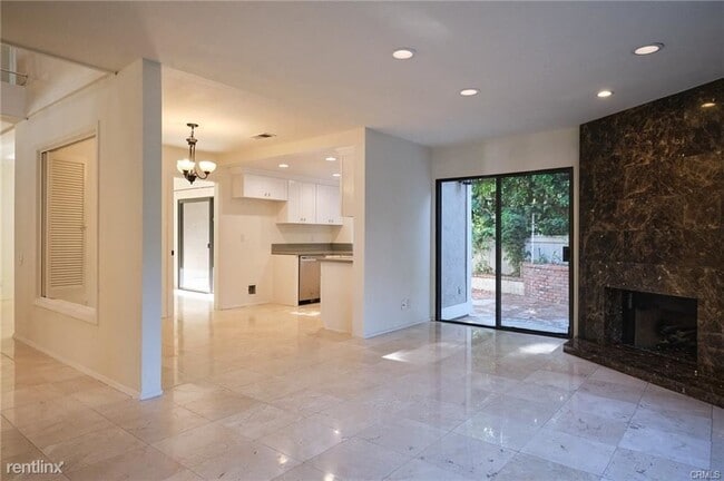 Building Photo - 3 br, 2.5 bath Townhome - 20 Thunder Trl # 23