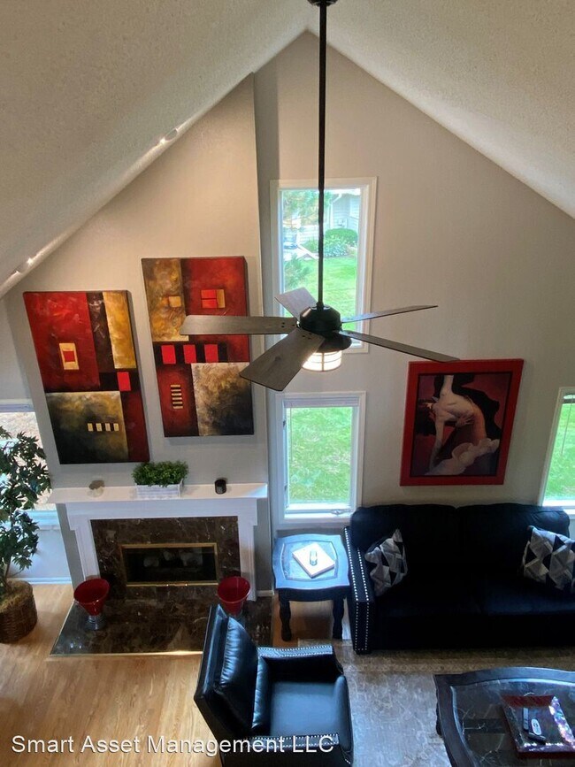 Building Photo - 2 br, 2.5 bath House - N21W24122 Dorcheste...
