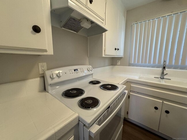 Foto del edificio - 4679 Cherokee Ave