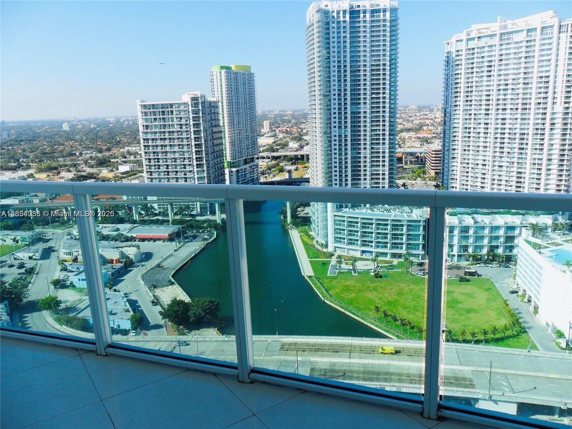 Photo - 31 SE 5th St (Miami, FL)