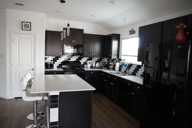 Building Photo - 231 Milliner Lp