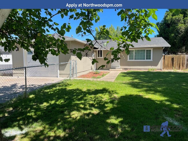 Building Photo - Very Nice 3 Bedroom 1.5 Bath Home-Located ...
