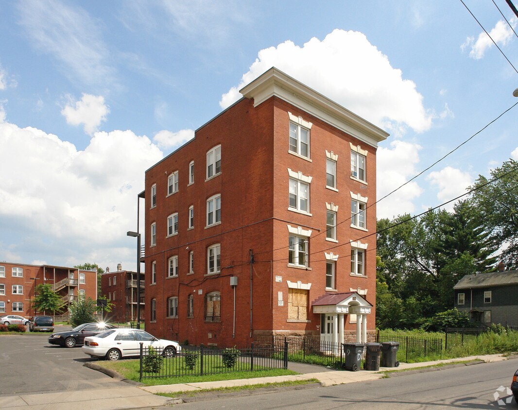 Primary Photo - 10-12 Wolcott St