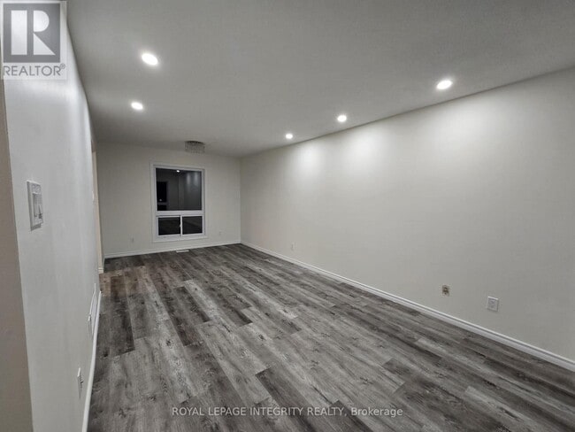 Building Photo - 53 Sarrazin Way