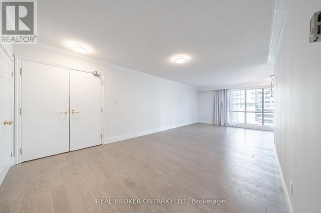 Photo du bâtiment - 40-740 Rosehill Ave
