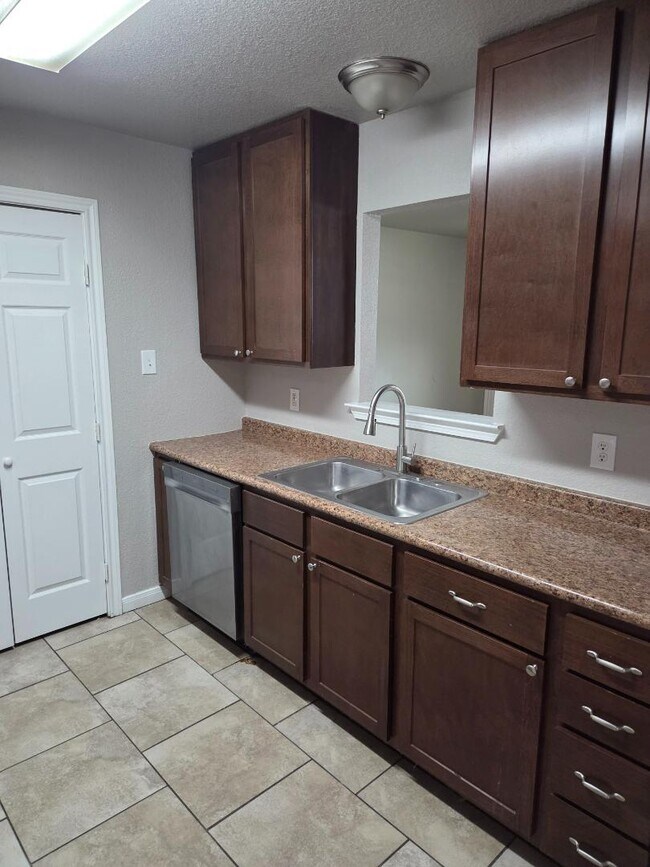 Foto del edificio - 305/307 Shirley Dr