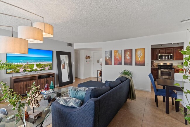 Foto del edificio - 1351 NE Miami Gardens Dr