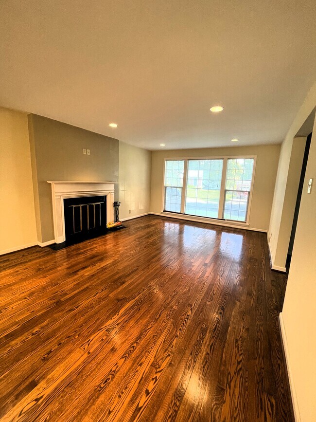 Foto del edificio - 887 Berick Dr