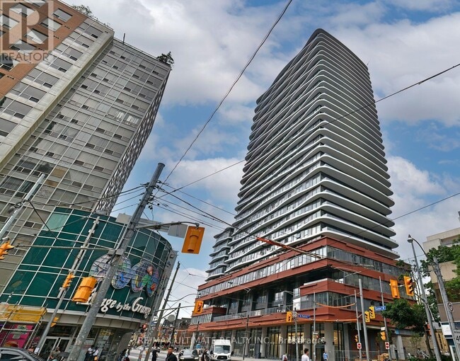 Building Photo - 280 Dundas St W