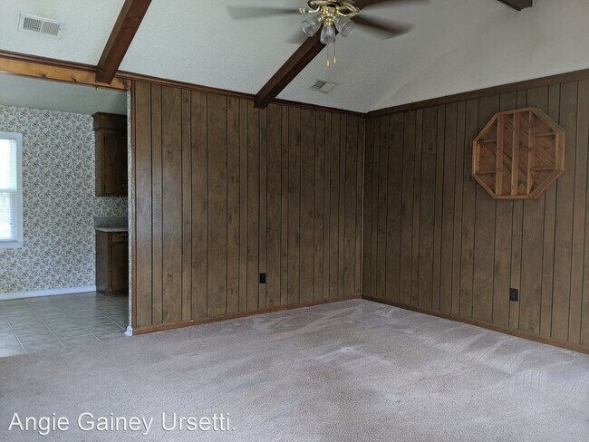 Building Photo - 3 br, 1.5 bath House - 108 Village Green C...