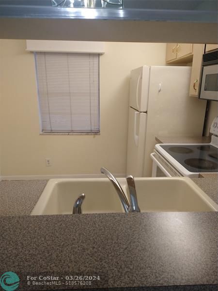 Foto del edificio - 8850 Royal Palm Blvd