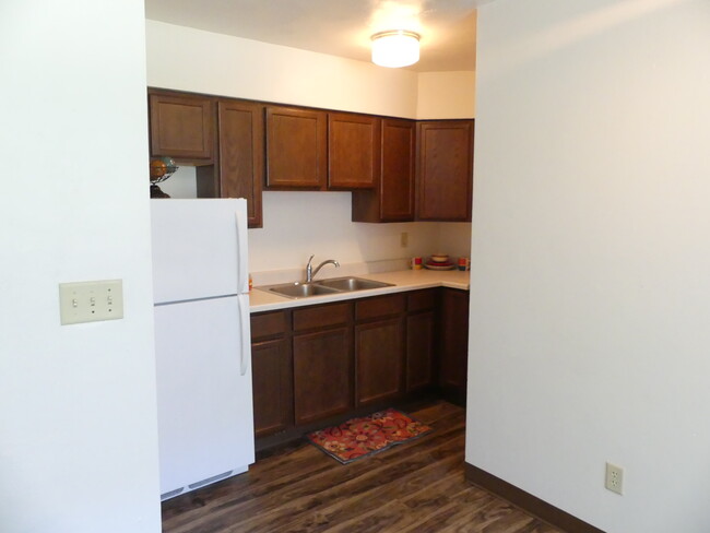 Building Photo - Lakeview Terrace Apartments