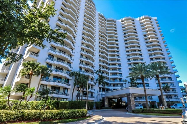 Foto del edificio - 3300 NE 191st St