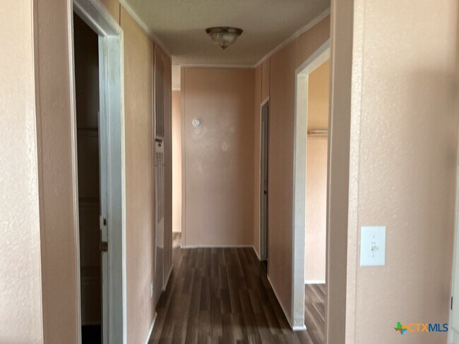 Building Photo - 5013 Tiffany Cir