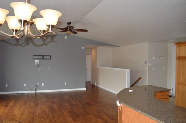 Foto del edificio - 308 37th Ave NE