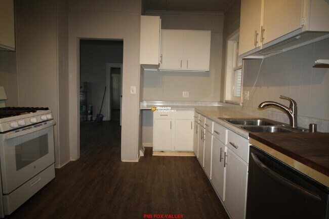 Foto del edificio - Large 3 - Bedroom Duplex in Oshkosh