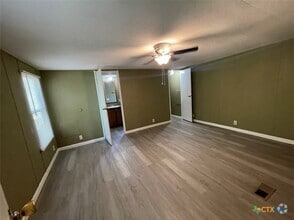 Building Photo - 122 Sonnyland Dr