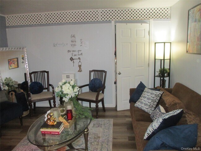 Foto del edificio - 31 Richard Ct