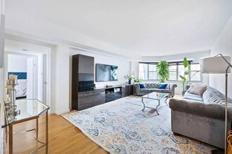Building Photo - 100 W 57th St