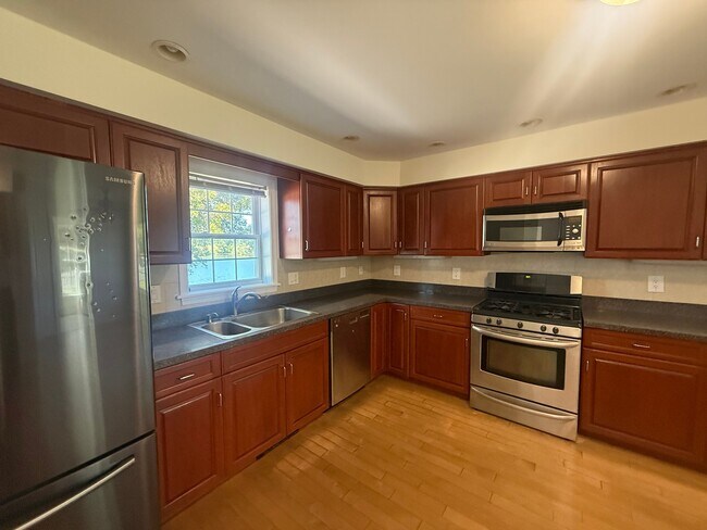 Foto del edificio - 1541 Monmouth Ave