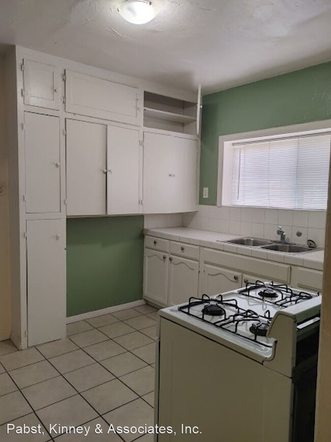 Building Photo - 3 br, 1 bath House - 1209 E BROADWAY STREET
