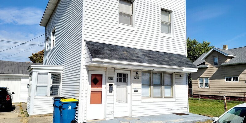 Primary Photo - 1202 W 7th St