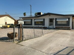 Building Photo - 6121 Granada Cir