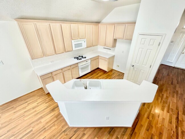 Building Photo - 9711 Saddle Dr